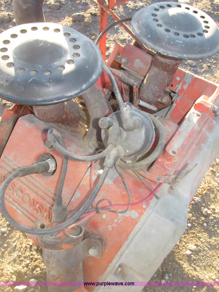 image for item AV9239 Wisconsin two cylinder gas engine