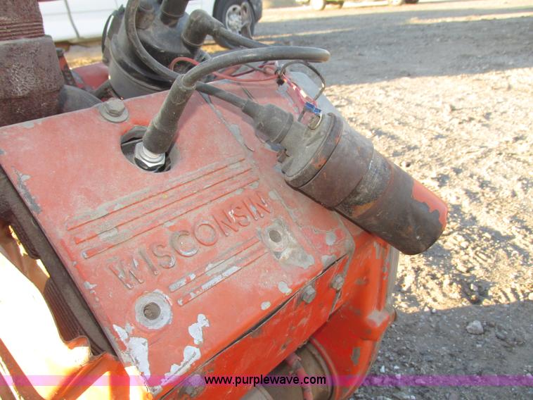 image for item AV9239 Wisconsin two cylinder gas engine