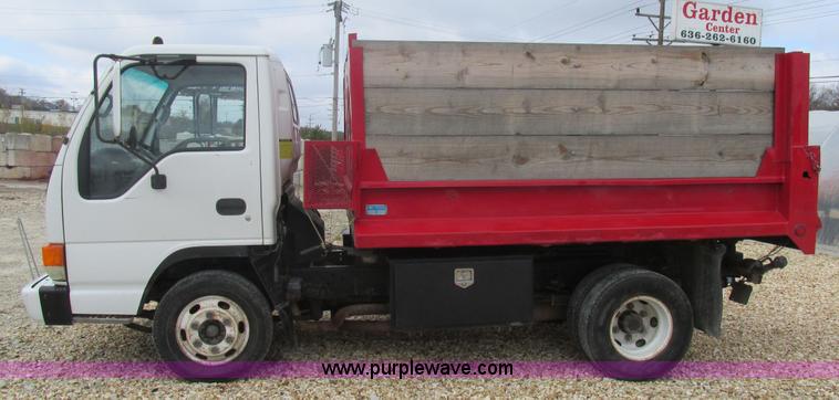 image for item AW9819 2001 Isuzu NPR dump truck