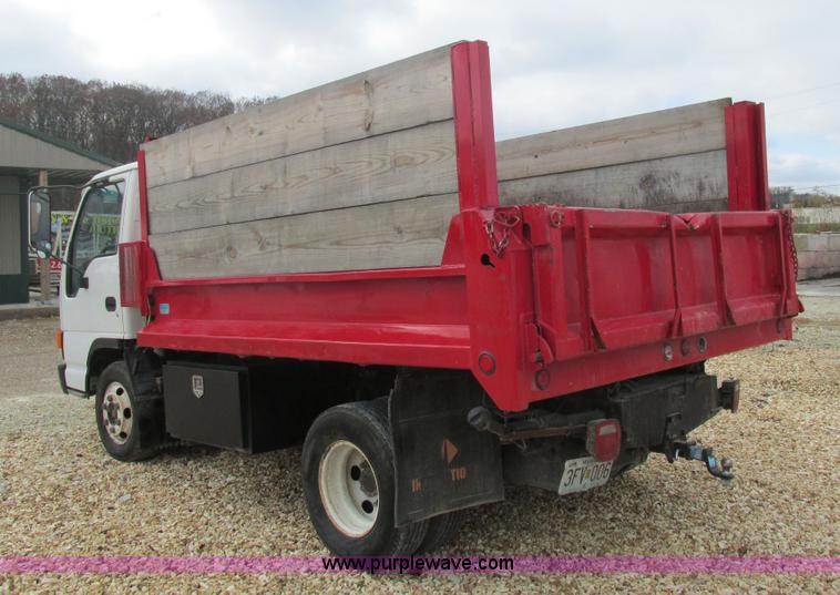 image for item AW9819 2001 Isuzu NPR dump truck