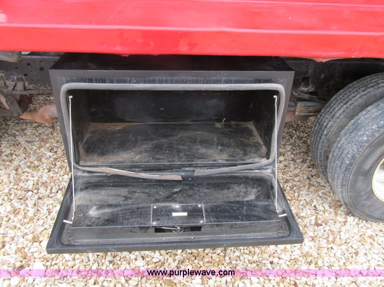 image for item AW9819 2001 Isuzu NPR dump truck