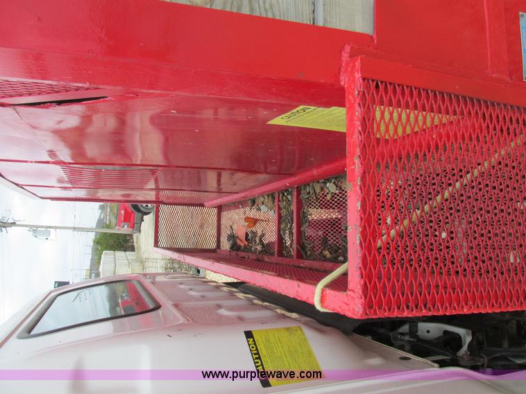 image for item AW9819 2001 Isuzu NPR dump truck