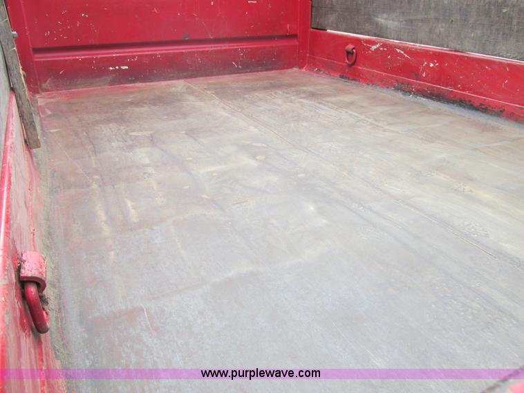 image for item AW9819 2001 Isuzu NPR dump truck