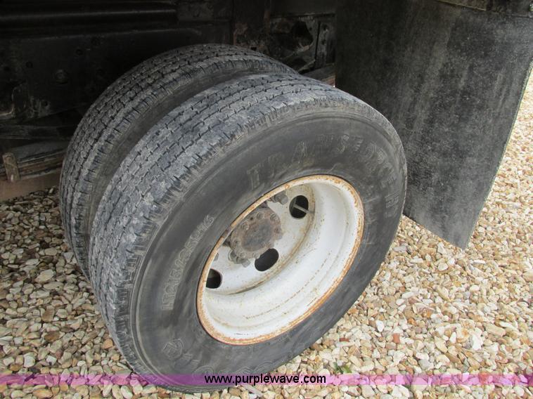 image for item AW9819 2001 Isuzu NPR dump truck