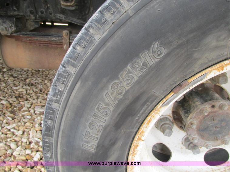 image for item AW9819 2001 Isuzu NPR dump truck