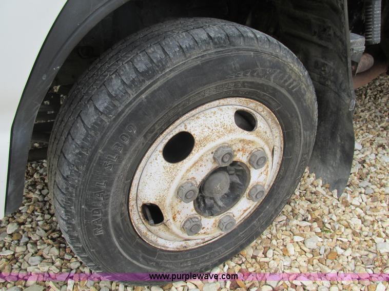 image for item AW9819 2001 Isuzu NPR dump truck