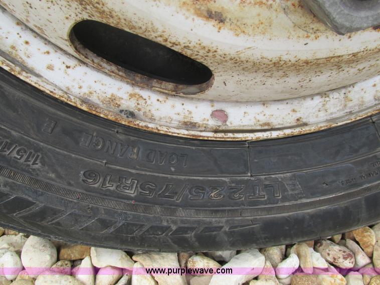 image for item AW9819 2001 Isuzu NPR dump truck