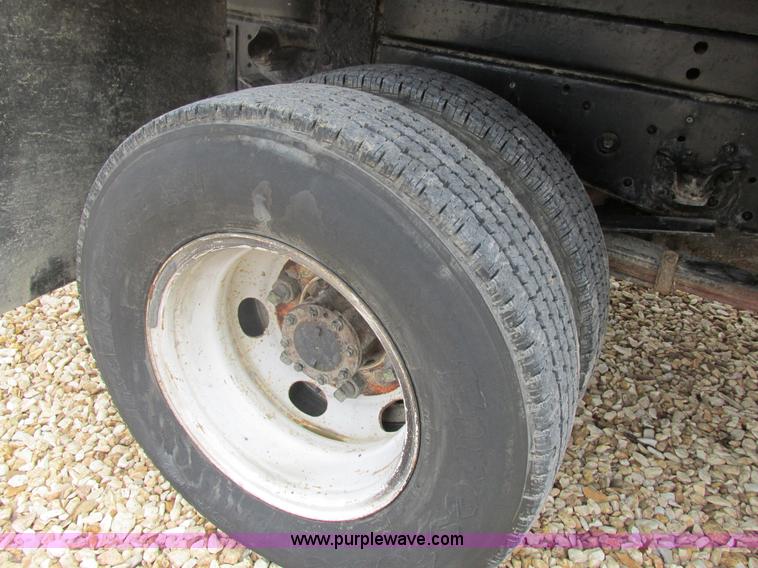 image for item AW9819 2001 Isuzu NPR dump truck