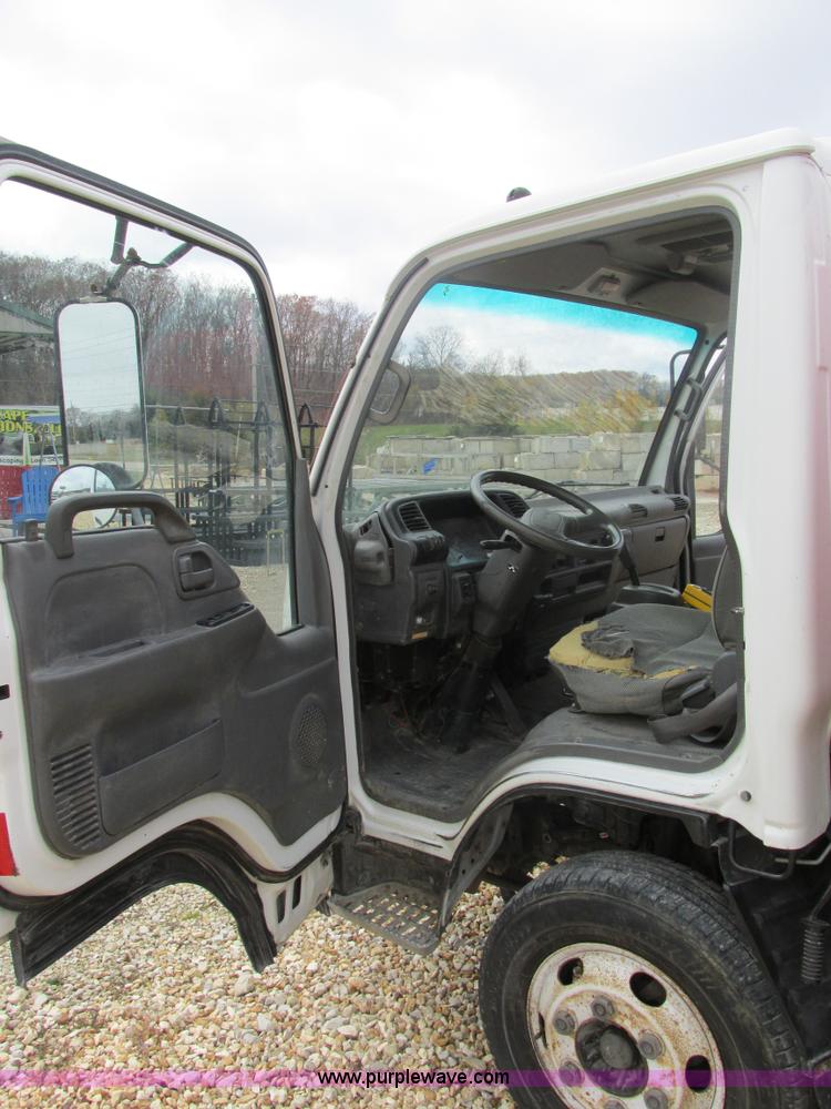 image for item AW9819 2001 Isuzu NPR dump truck