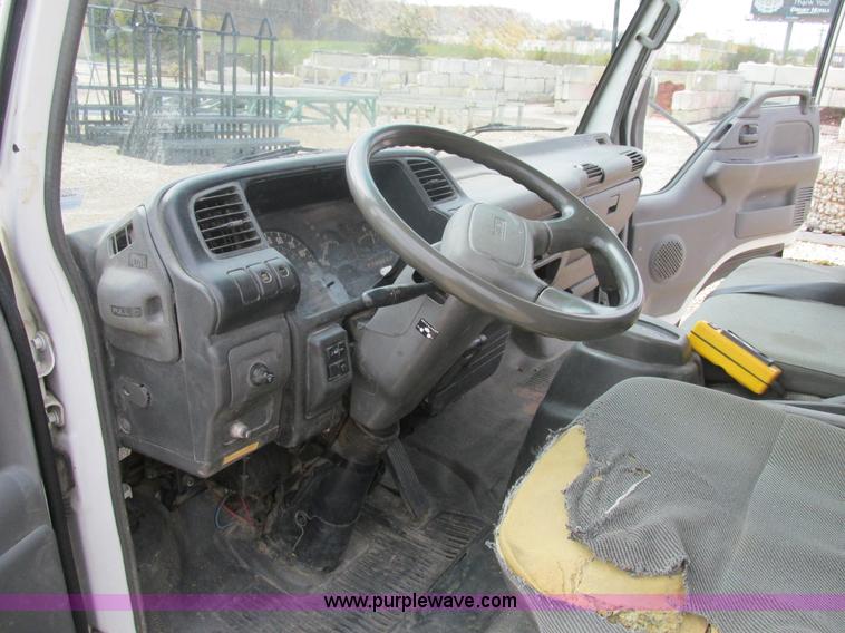 image for item AW9819 2001 Isuzu NPR dump truck