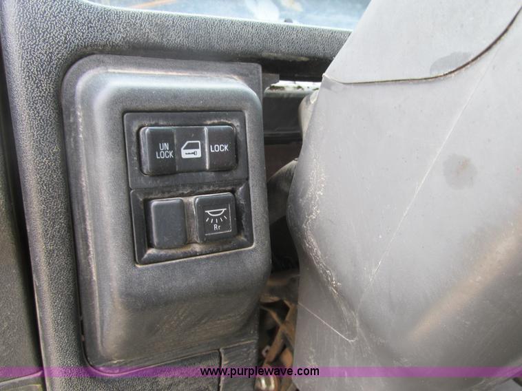 image for item AW9819 2001 Isuzu NPR dump truck