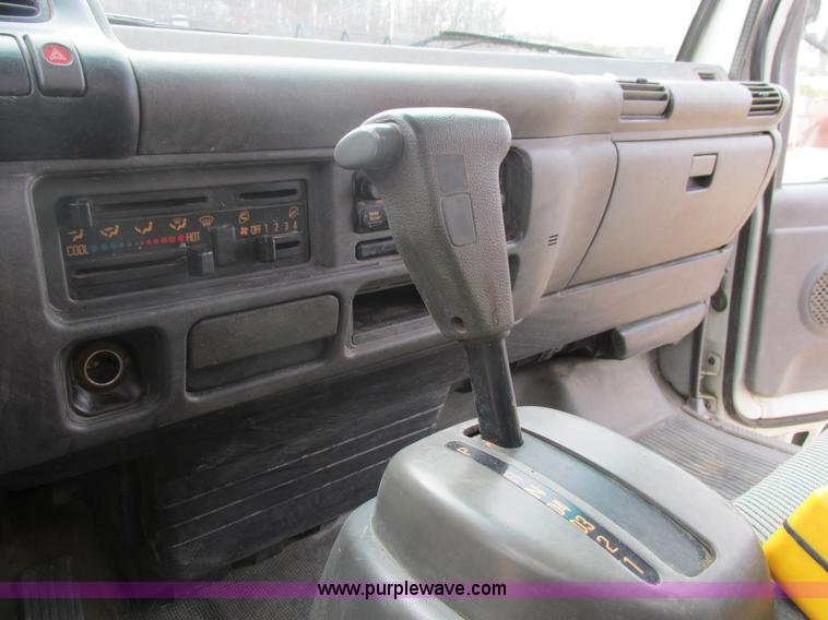 image for item AW9819 2001 Isuzu NPR dump truck