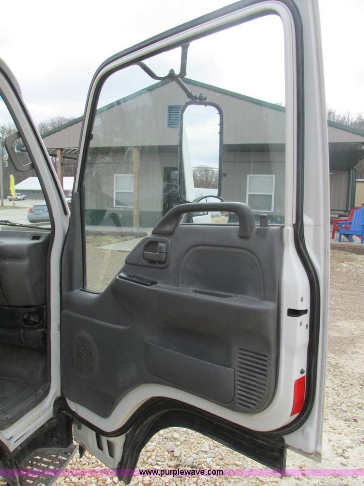 image for item AW9819 2001 Isuzu NPR dump truck