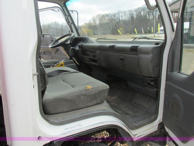 image for item AW9819 2001 Isuzu NPR dump truck