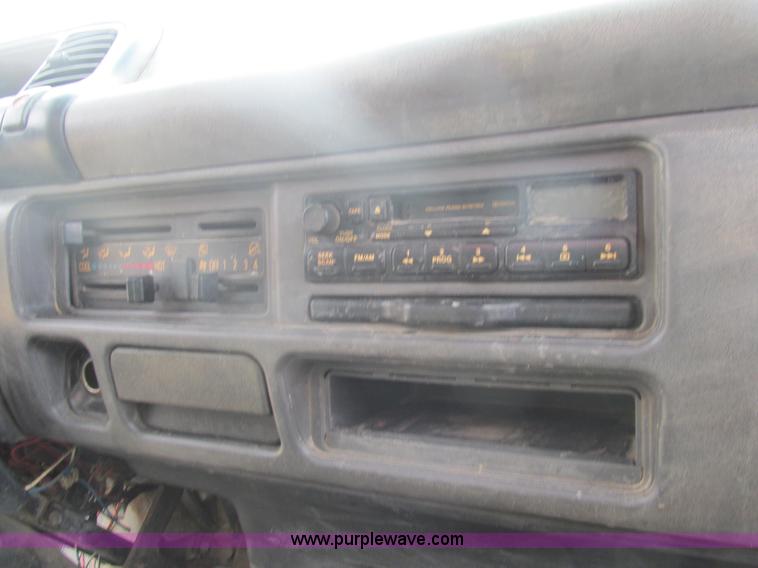 image for item AW9819 2001 Isuzu NPR dump truck