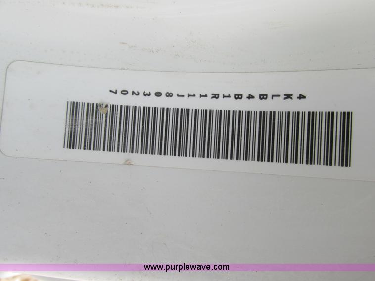 image for item AW9819 2001 Isuzu NPR dump truck