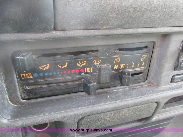 image for item AW9819 2001 Isuzu NPR dump truck