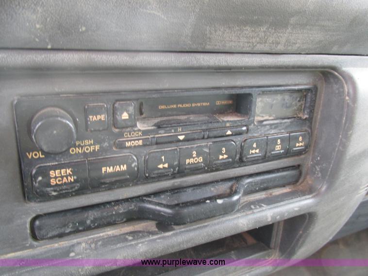 image for item AW9819 2001 Isuzu NPR dump truck