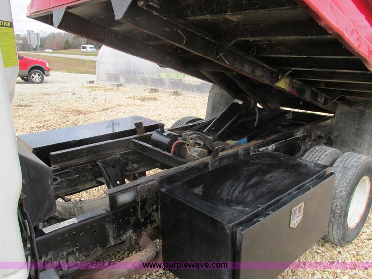 image for item AW9819 2001 Isuzu NPR dump truck