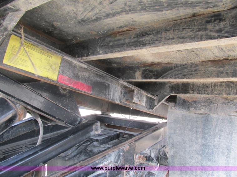 image for item AW9819 2001 Isuzu NPR dump truck