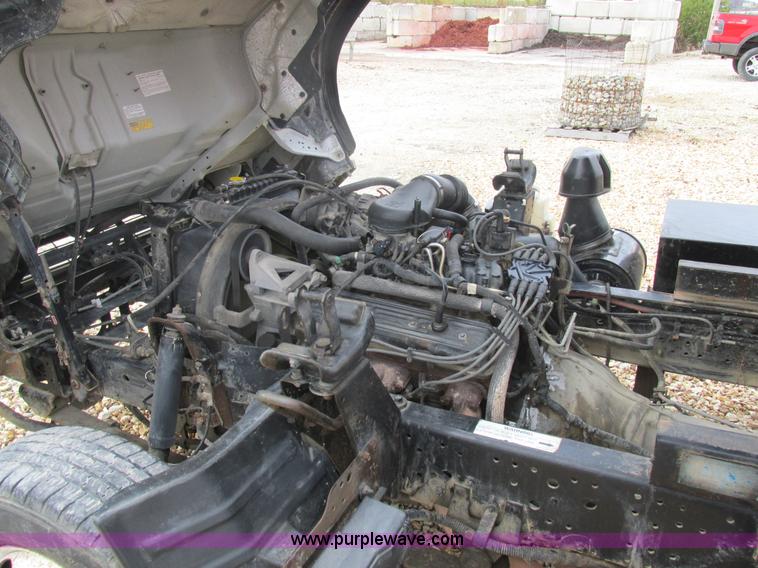 image for item AW9819 2001 Isuzu NPR dump truck