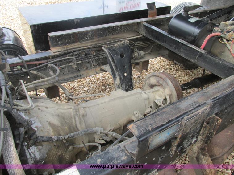 image for item AW9819 2001 Isuzu NPR dump truck