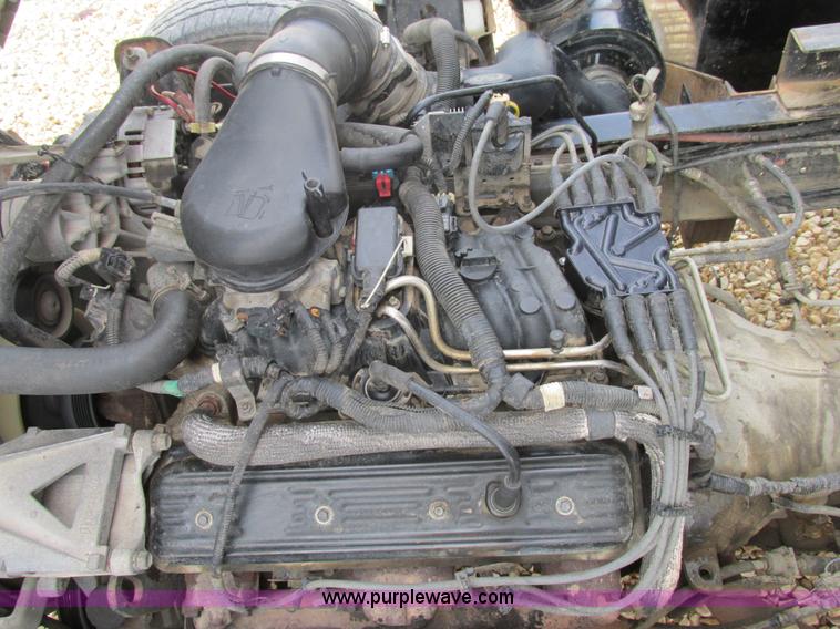 image for item AW9819 2001 Isuzu NPR dump truck