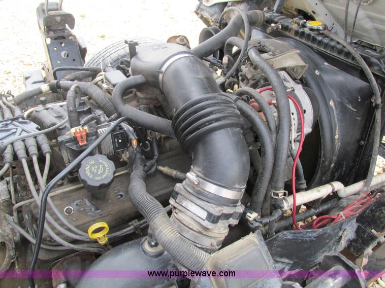 image for item AW9819 2001 Isuzu NPR dump truck