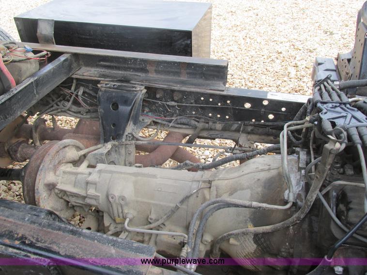 image for item AW9819 2001 Isuzu NPR dump truck