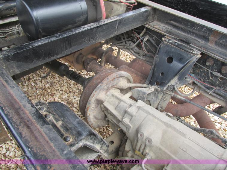 image for item AW9819 2001 Isuzu NPR dump truck