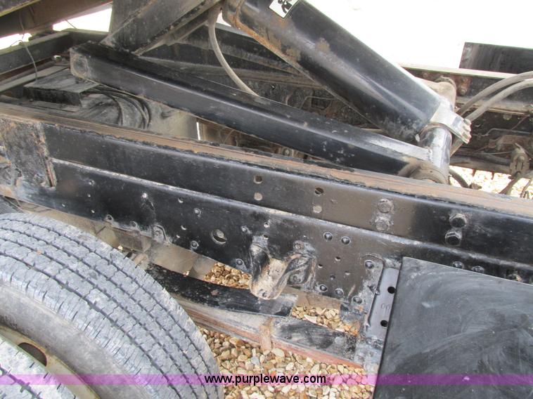 image for item AW9819 2001 Isuzu NPR dump truck