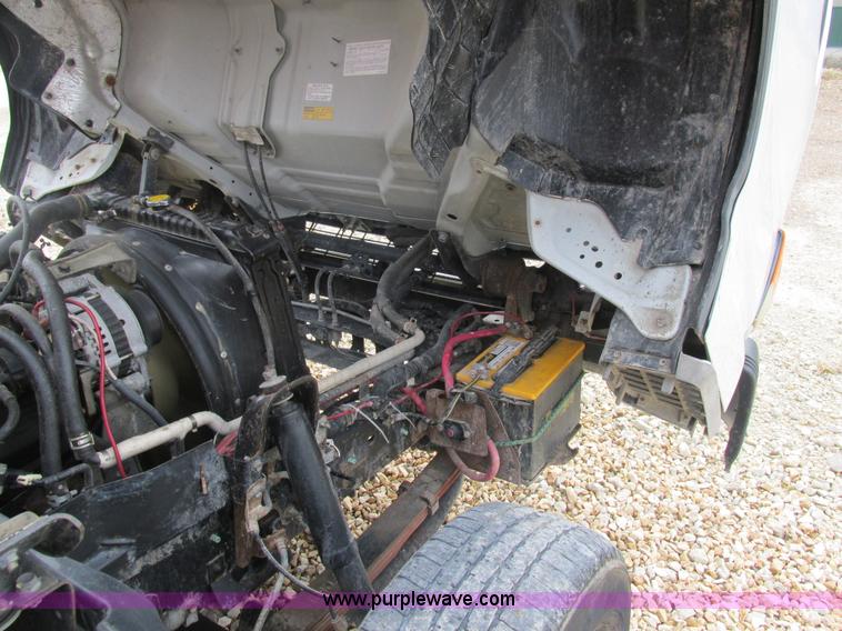 image for item AW9819 2001 Isuzu NPR dump truck