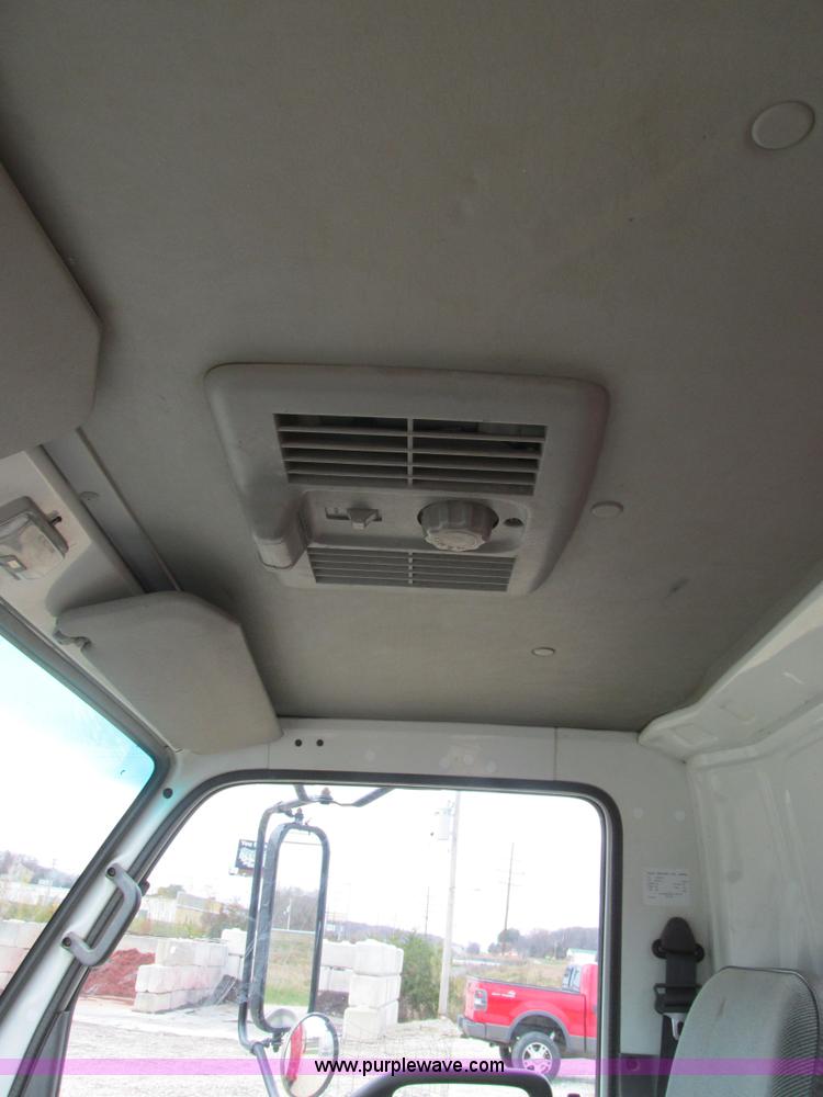 image for item AW9819 2001 Isuzu NPR dump truck