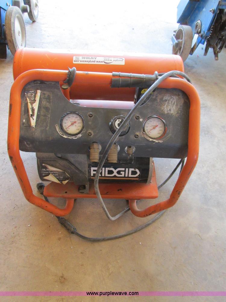 image for item AW9846 Ridgid 4.5 gallon air compressor