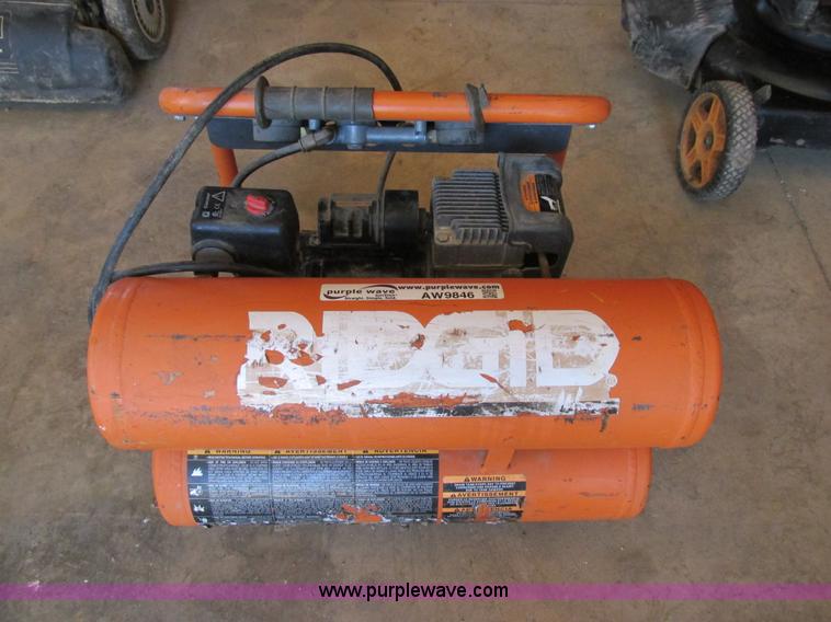 image for item AW9846 Ridgid 4.5 gallon air compressor