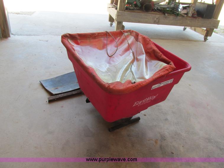 image for item AW9853 Earthway EV-N Spread broadcast spreader