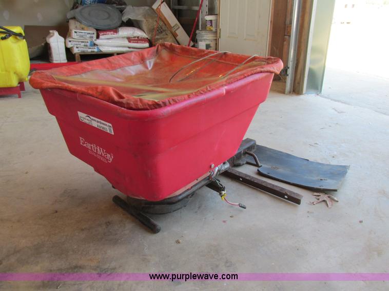 image for item AW9853 Earthway EV-N Spread broadcast spreader