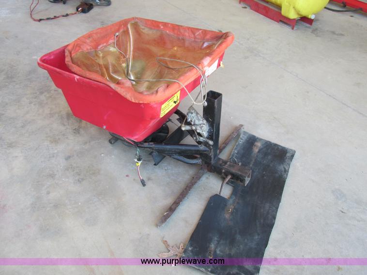 image for item AW9853 Earthway EV-N Spread broadcast spreader