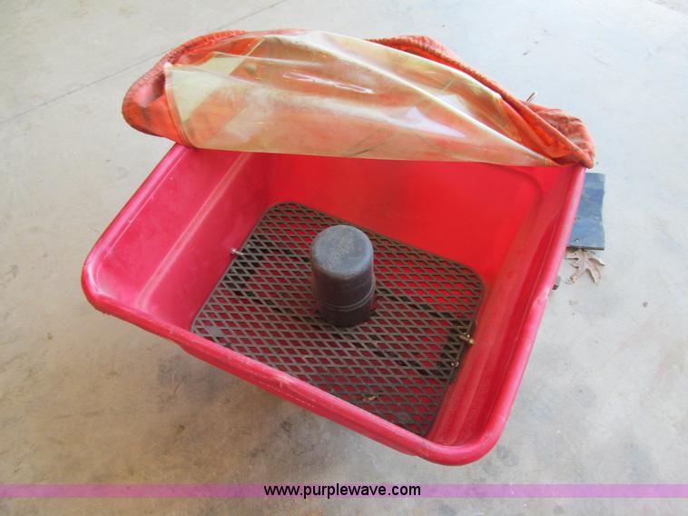 image for item AW9853 Earthway EV-N Spread broadcast spreader