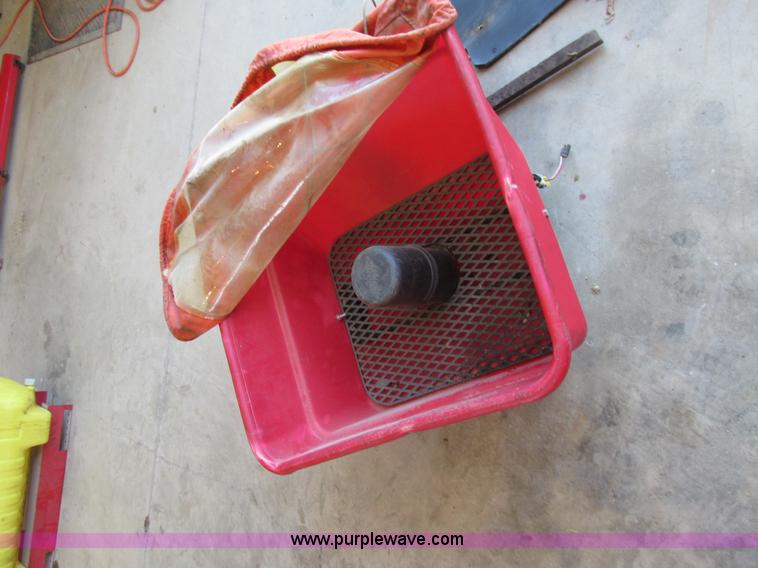 image for item AW9853 Earthway EV-N Spread broadcast spreader