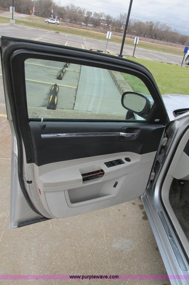 image for item D1289 2007 Chrysler 300C