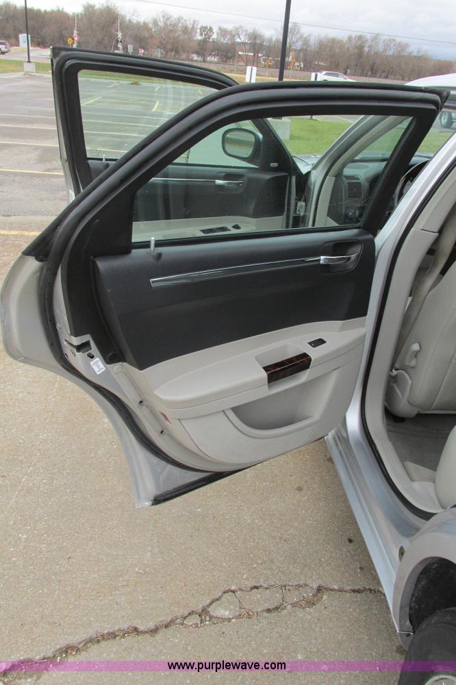 image for item D1289 2007 Chrysler 300C