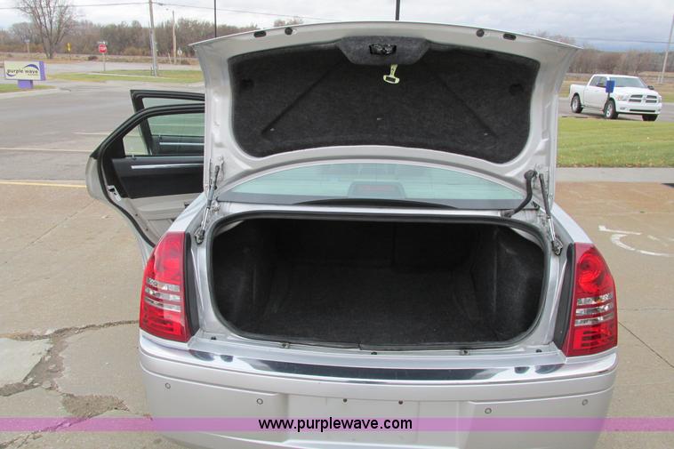 image for item D1289 2007 Chrysler 300C