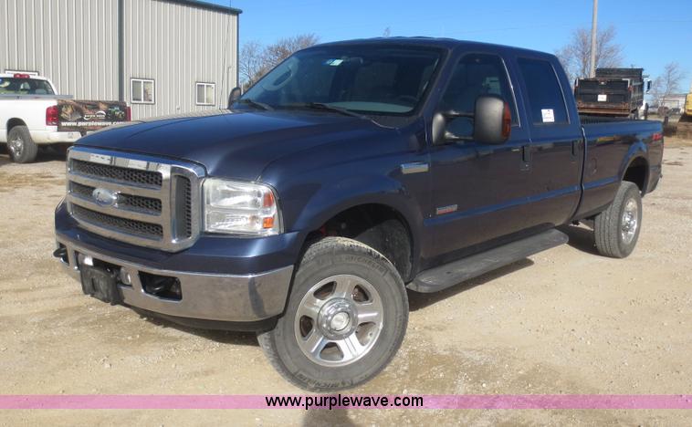 image for item D2215 2005 Ford F350 Super Duty Lariat Crew Cab pickup truck