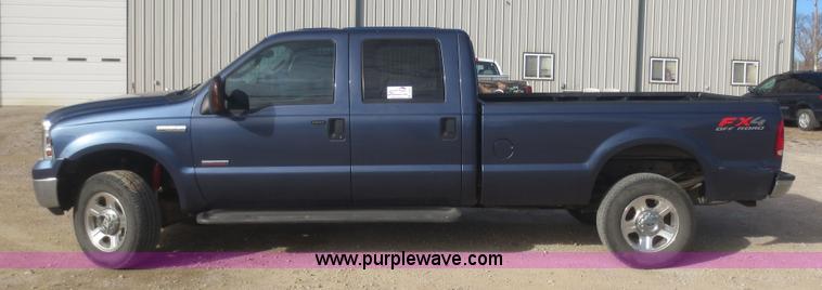 image for item D2215 2005 Ford F350 Super Duty Lariat Crew Cab pickup truck