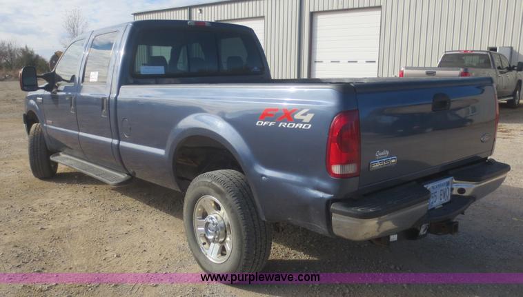 image for item D2215 2005 Ford F350 Super Duty Lariat Crew Cab pickup truck