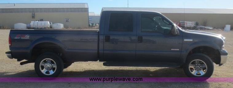 image for item D2215 2005 Ford F350 Super Duty Lariat Crew Cab pickup truck