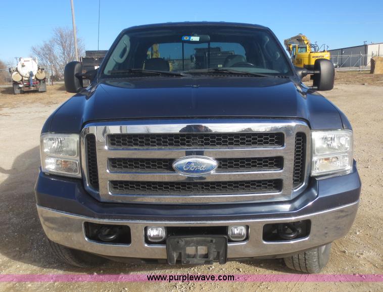 image for item D2215 2005 Ford F350 Super Duty Lariat Crew Cab pickup truck