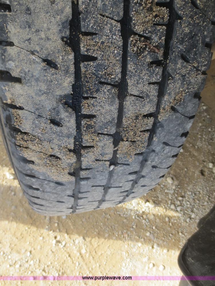 image for item D2215 2005 Ford F350 Super Duty Lariat Crew Cab pickup truck