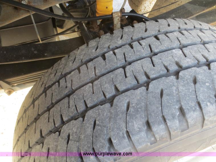 image for item D2215 2005 Ford F350 Super Duty Lariat Crew Cab pickup truck